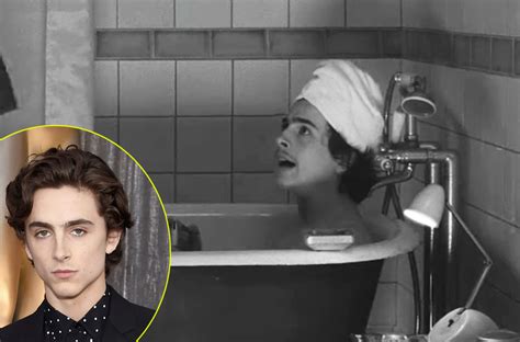 Timothee Chalamet bares it all in cheeky scene with Frances。